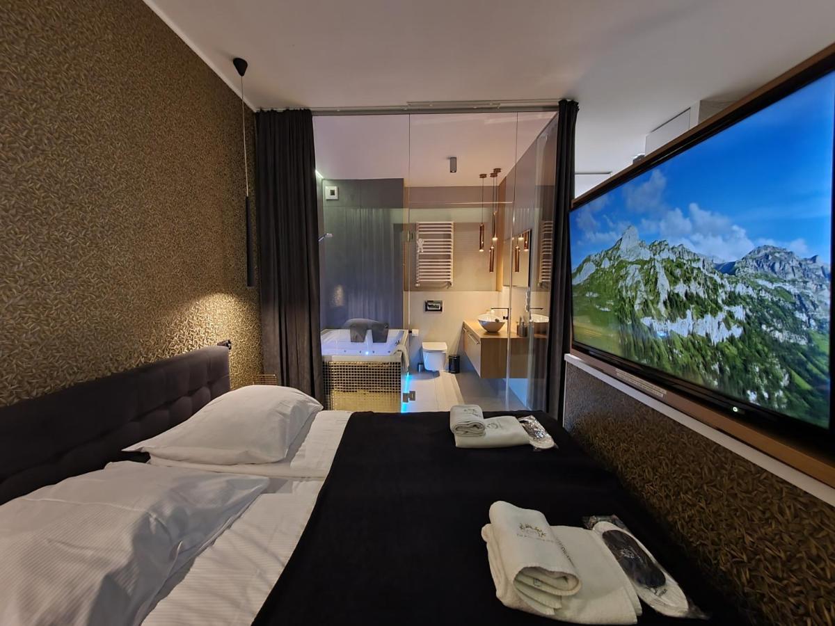 Jacuzzi Glass-House Central Station คราคูฟ ภายนอก รูปภาพ