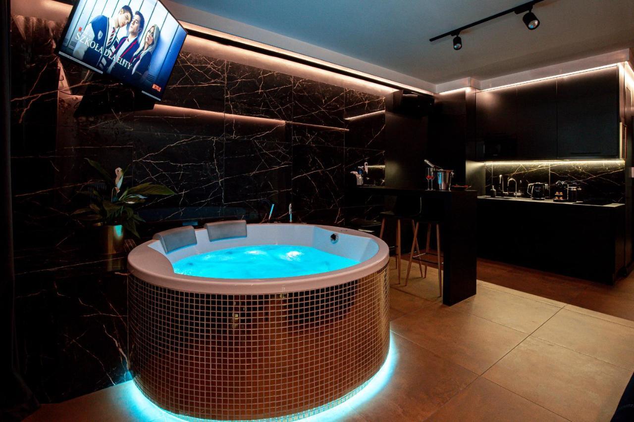 Jacuzzi Glass-House Central Station คราคูฟ ภายนอก รูปภาพ