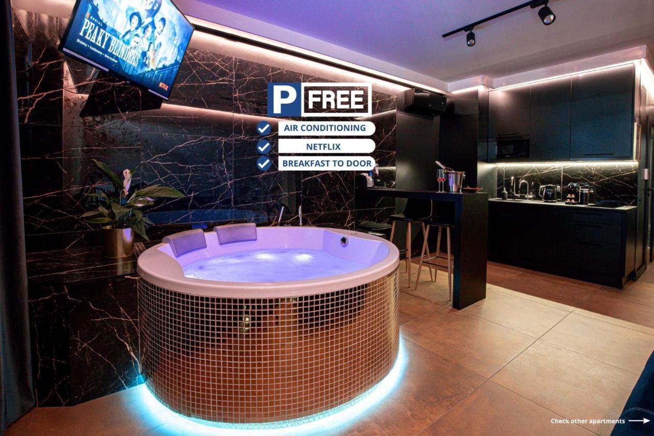 Jacuzzi Glass-House Central Station คราคูฟ ภายนอก รูปภาพ