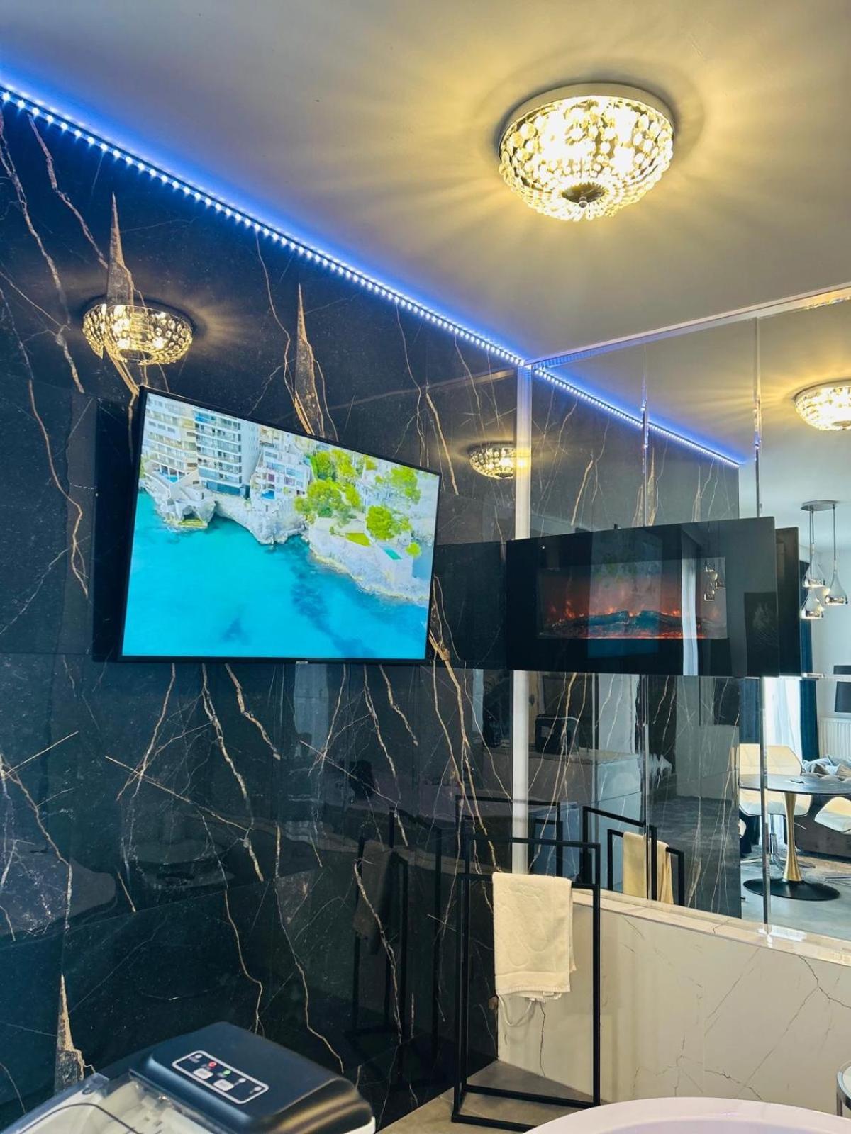 Jacuzzi Glass-House Central Station คราคูฟ ภายนอก รูปภาพ